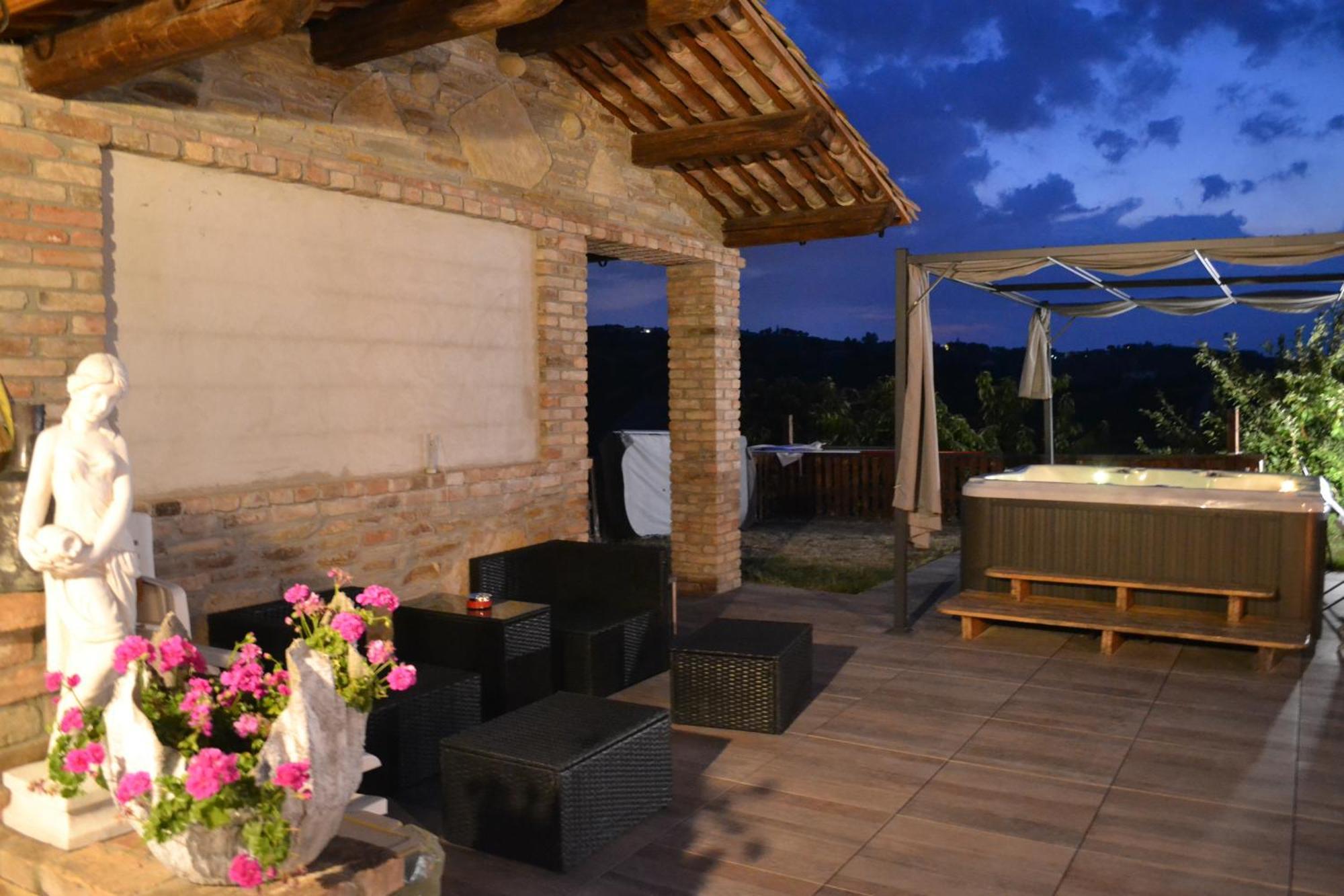 Agriturismo San Martino Castiglione Tinella ภายนอก รูปภาพ